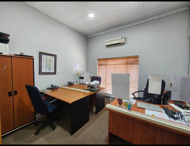 991M² OFFICE FOR SALE IN VEREENIGING CENTRAL